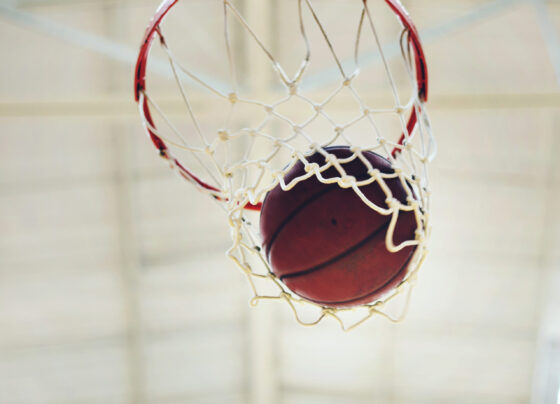 Flagg, 19, stars with 45 points as Mavericks beat Lakers