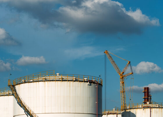 Oil price fluctuates ahead of Trump's Iran deal deadline